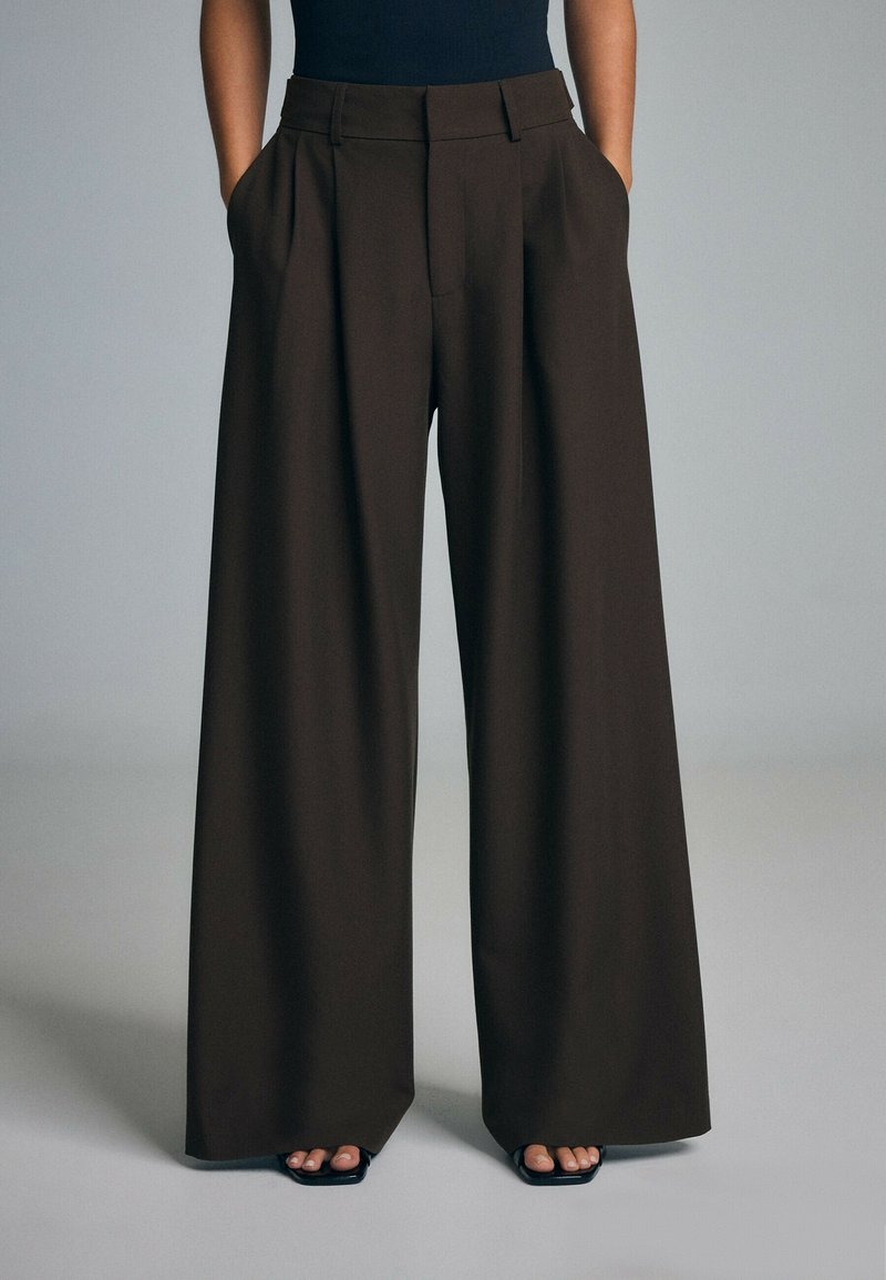 WIDE-LEG SMART TROUSERS WITH BUTTONS