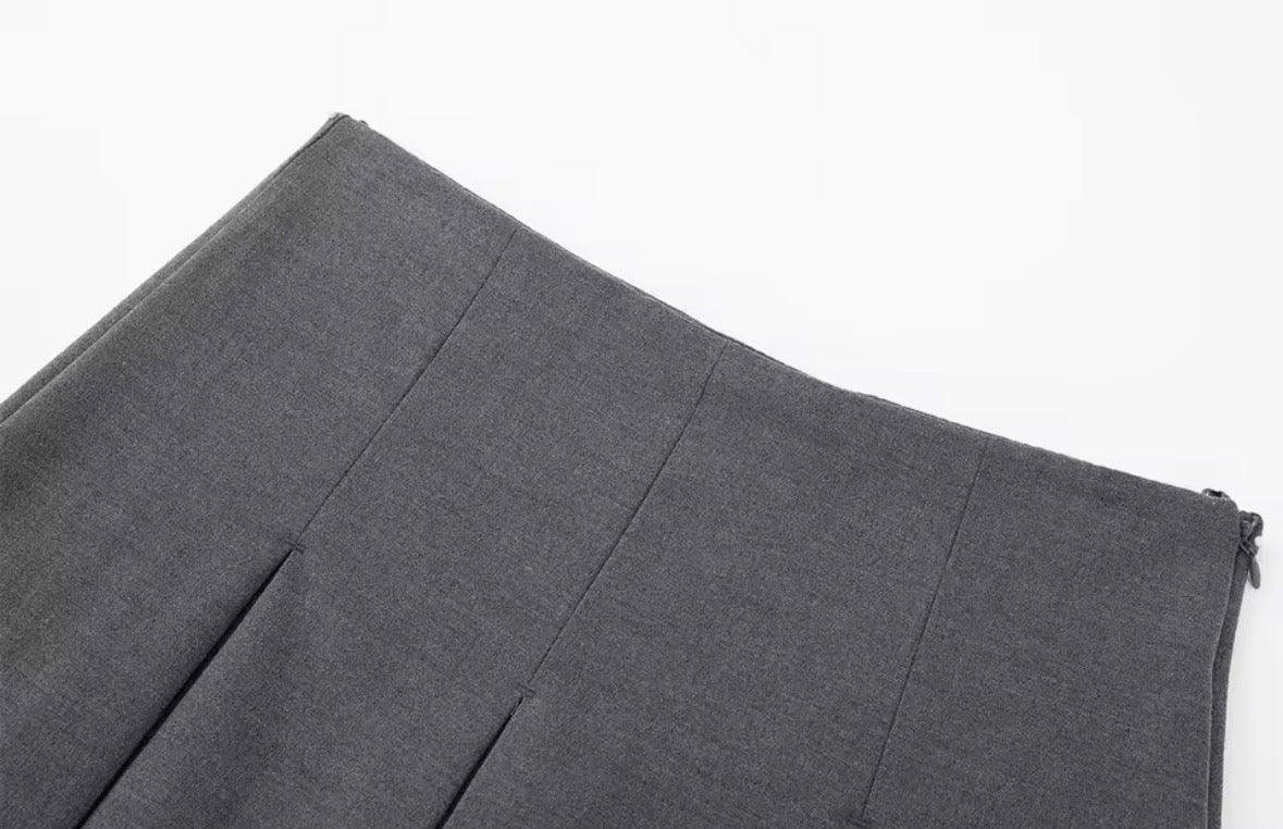 Falten-Rock mit integrierter Shorts