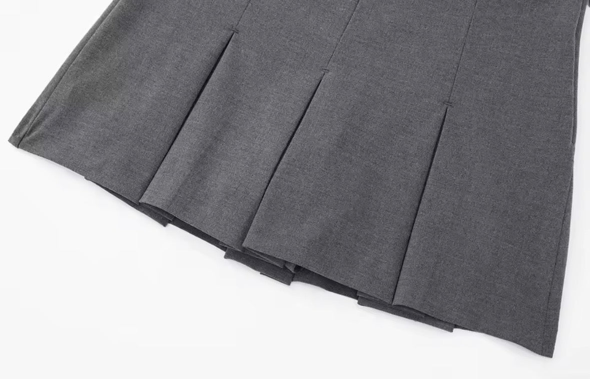 Falten-Rock mit integrierter Shorts